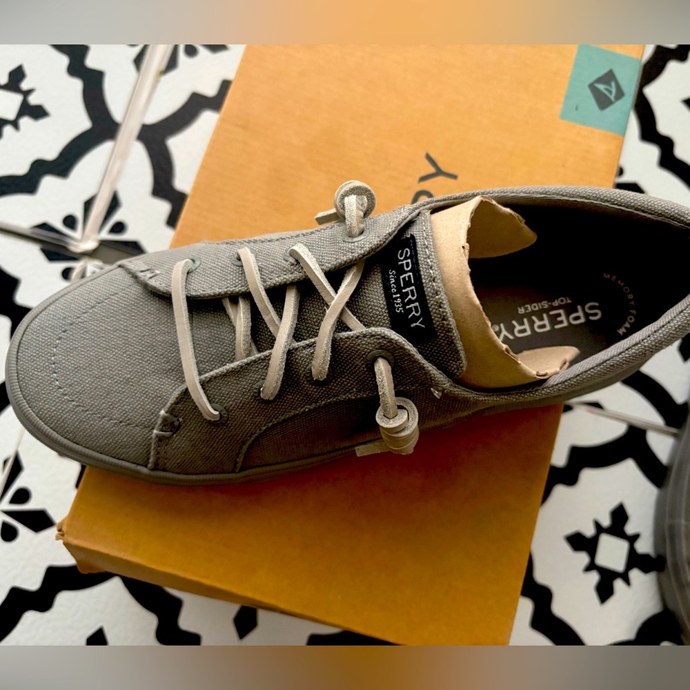 NIB Sperry Grey tennis shoes, memory foam 
Crest Vibe Flodded